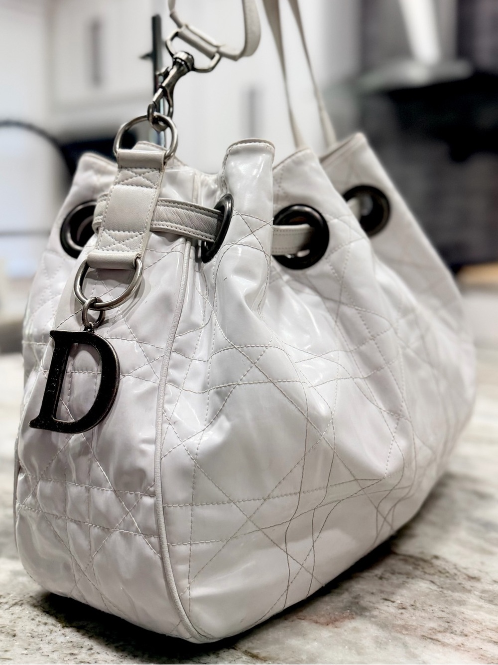 Dior Authentic White Quilted Bucket Bag with D Logo Charm - Picture 2 of 14